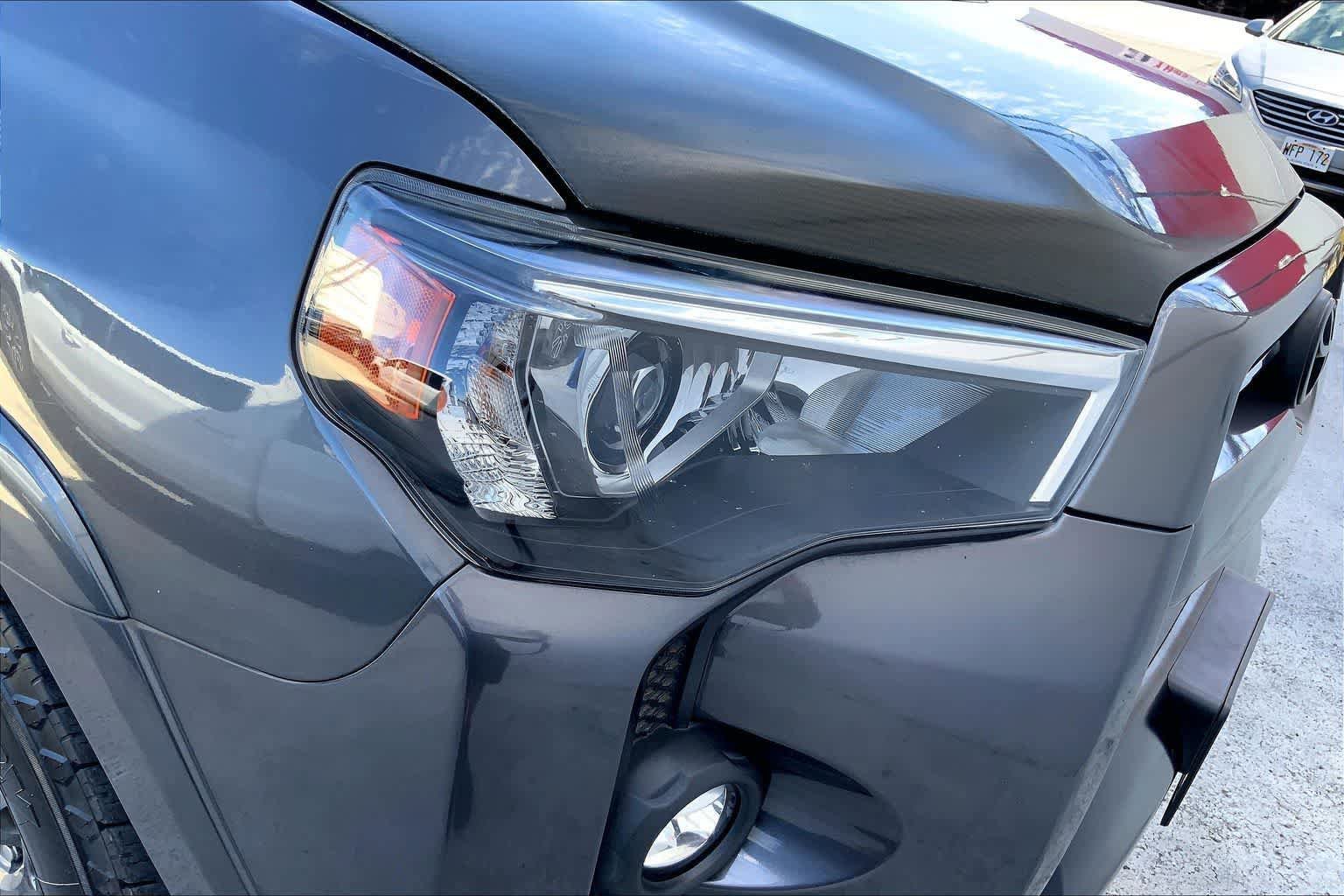 Used 2021 Toyota 4Runner Venture AWD/4WD image 31