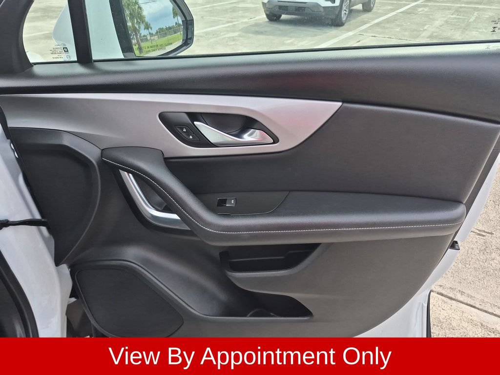 Used 2025 Chevrolet Blazer LT FWD image 32