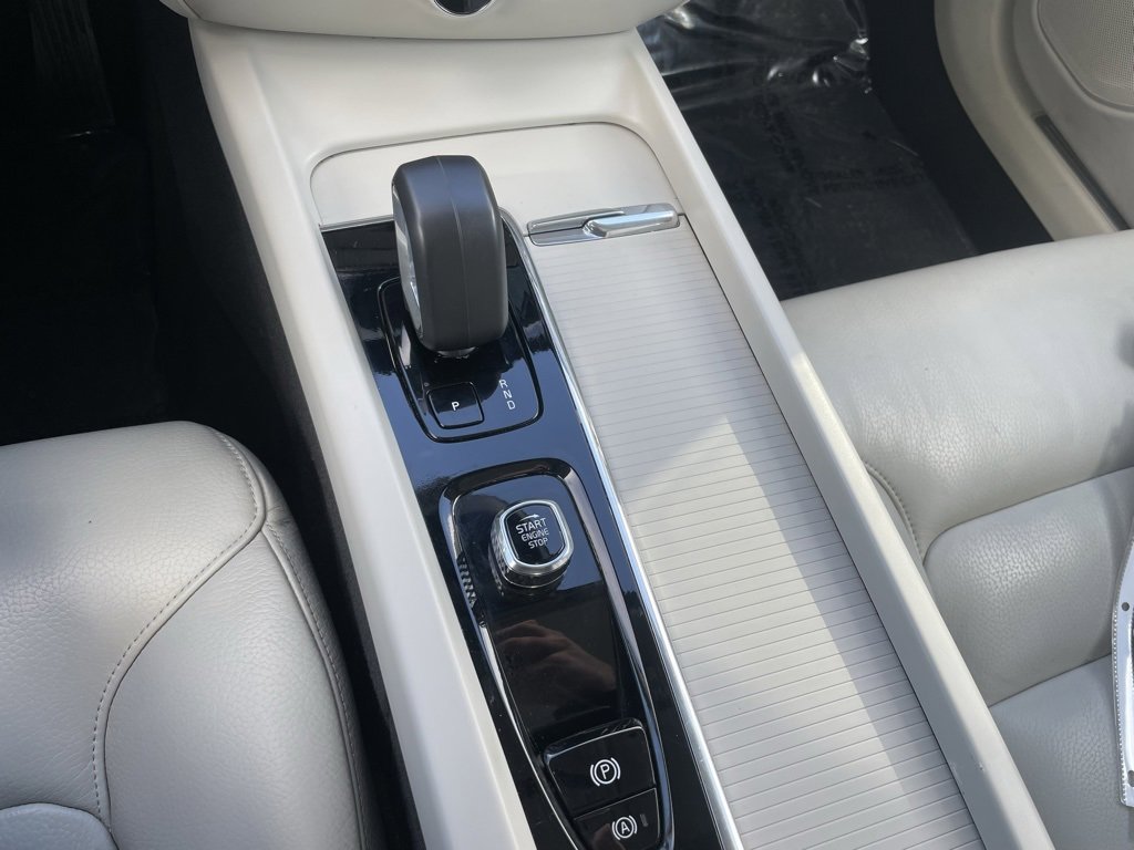 Used 2024 Volvo S60 B5 Core image 12