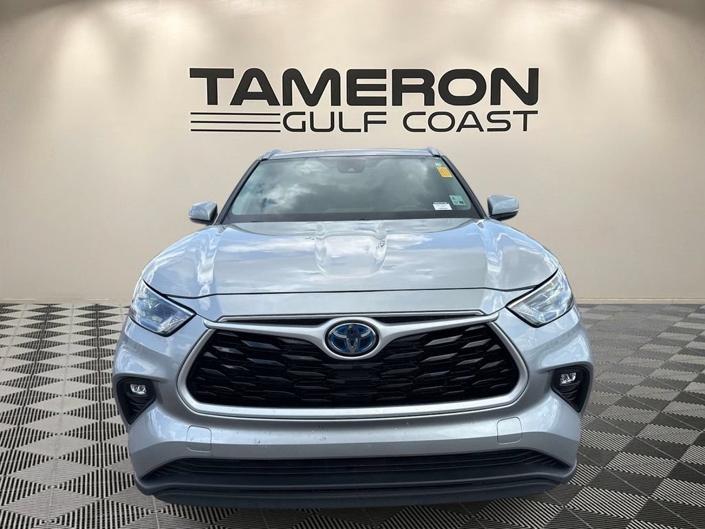 Used 2024 Toyota Highlander XLE FWD image 2