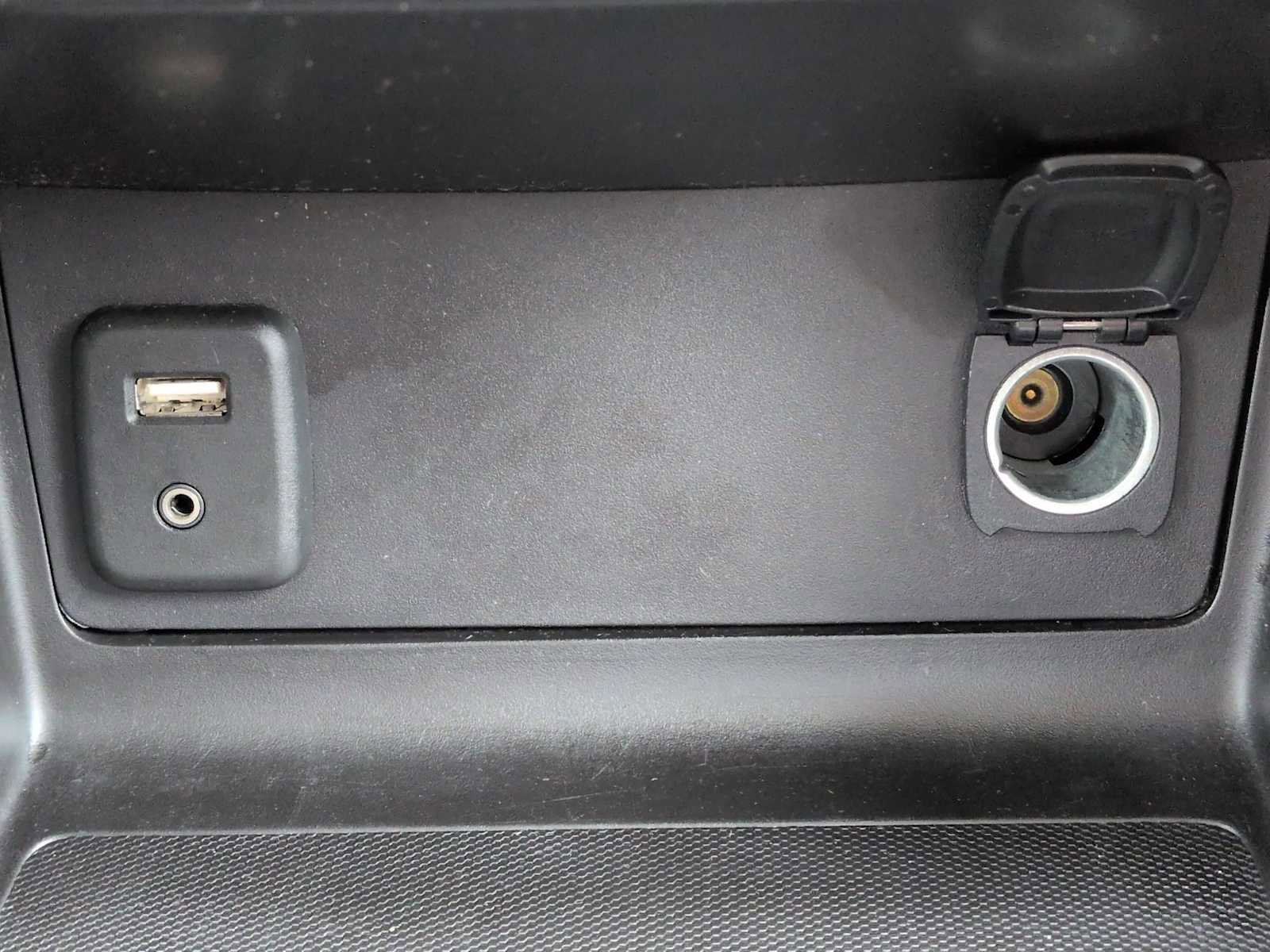 Used 2016 GMC Canyon SLE w/ SLE Convenience Package image 32