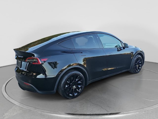 Used 2023 Tesla Model Y Long Range AWD/4WD image 3