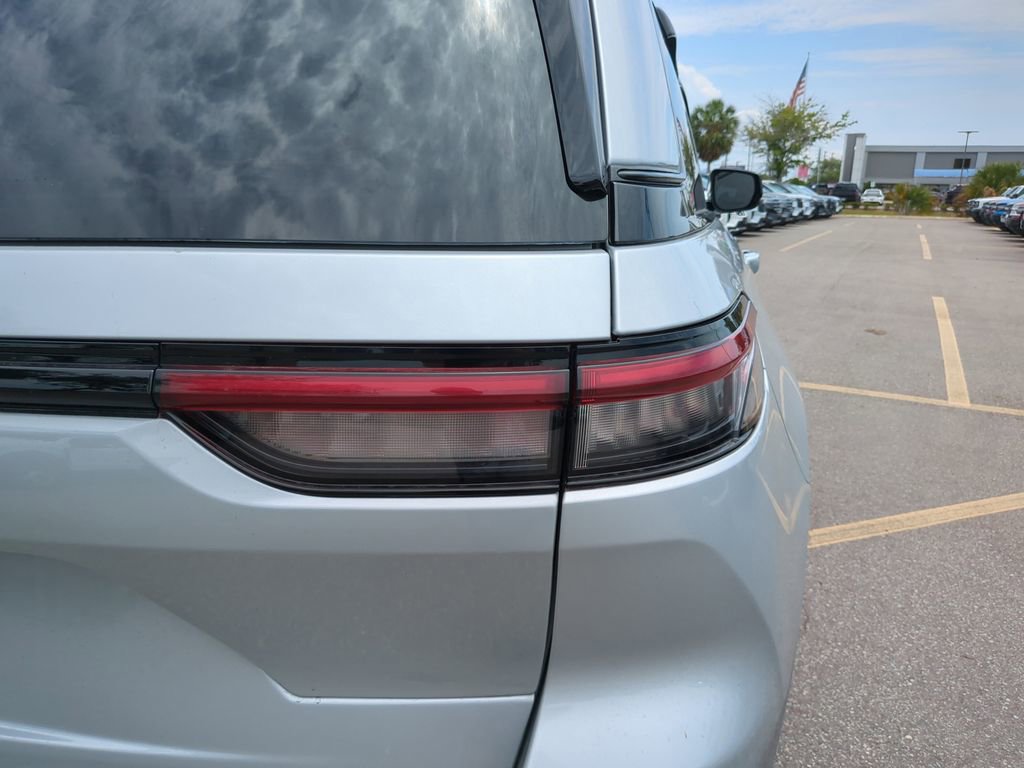 Used 2023 Jeep Grand Cherokee Altitude AWD/4WD image 12