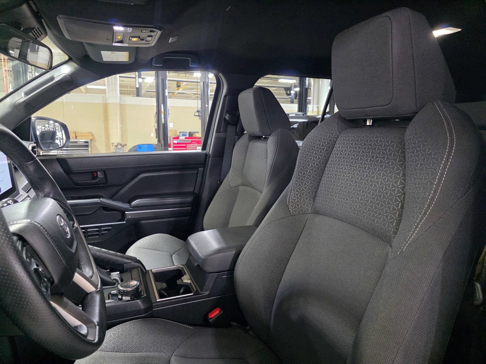 Used 2025 Toyota 4Runner SR5 AWD/4WD image 23