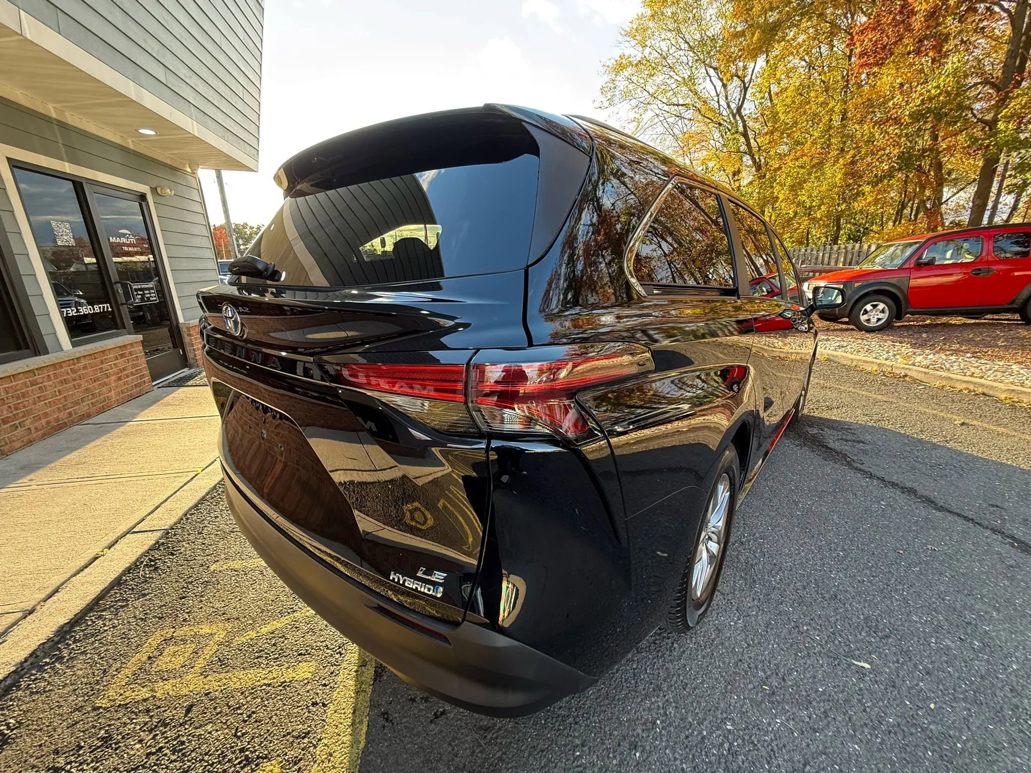 Used 2022 Toyota Sienna LE image 6