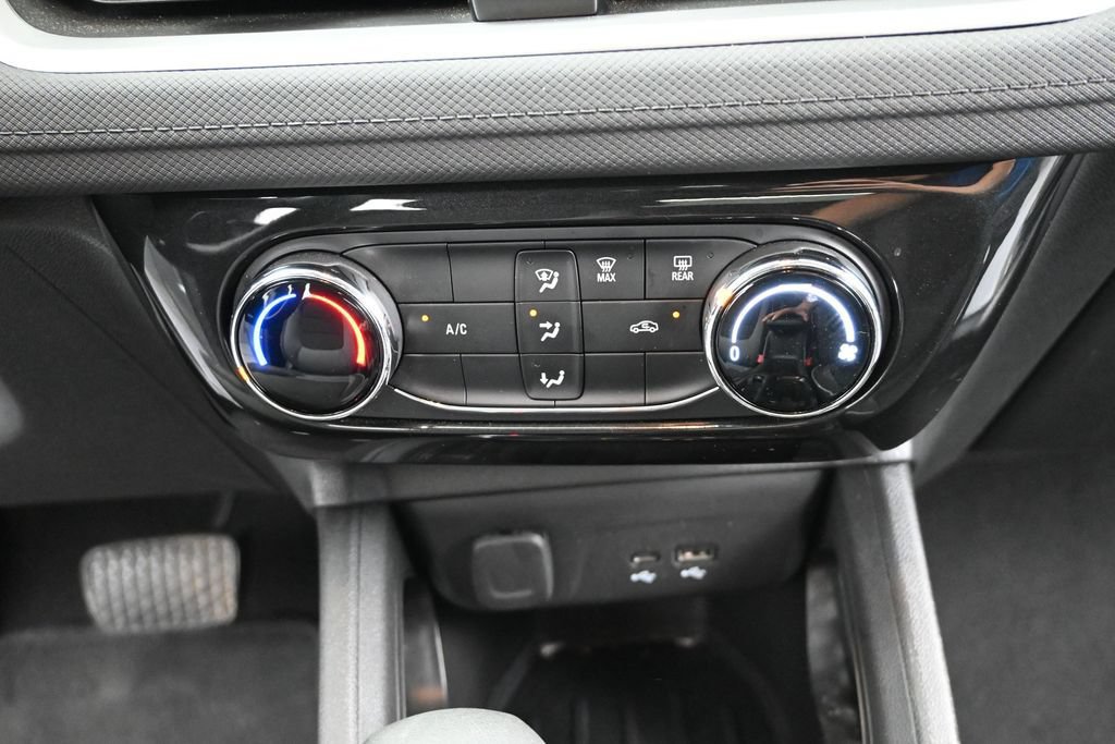 Used 2025 Chevrolet TrailBlazer LT AWD/4WD image 15