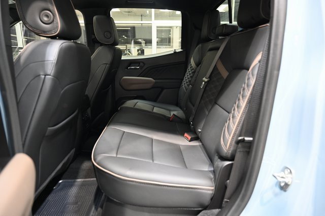 Used 2025 GMC Canyon Denali image 13