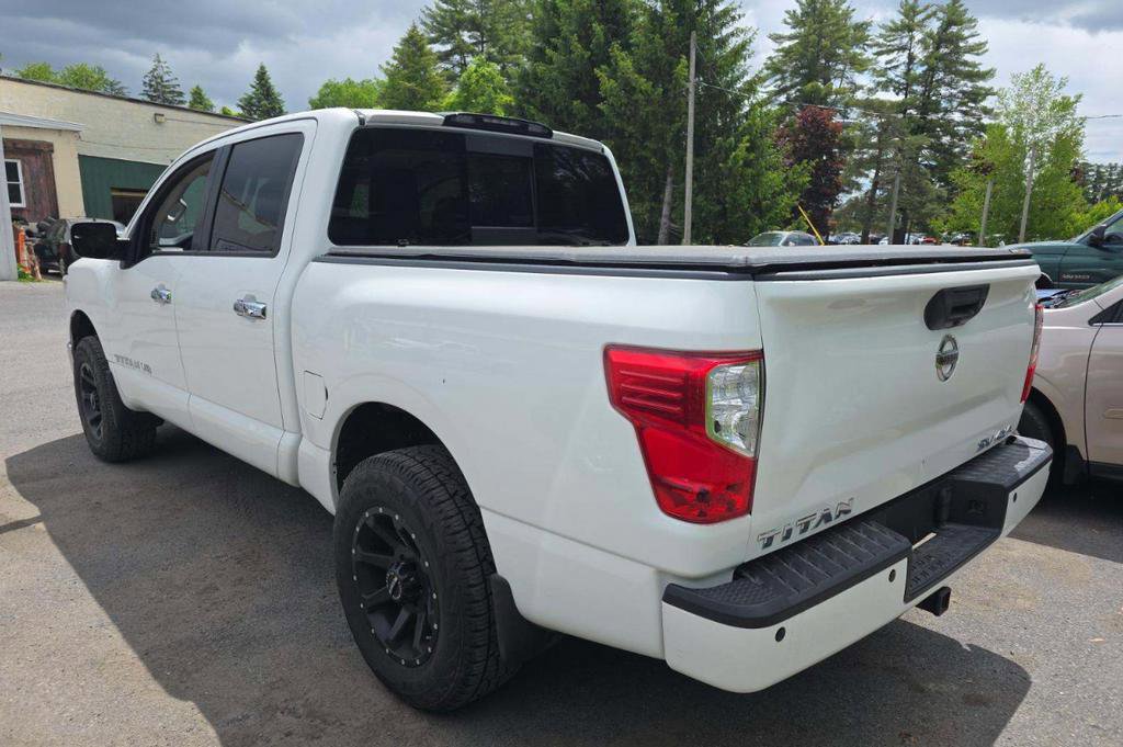 Used 2018 Nissan Titan SV w/ SV Convenience Package AWD/4WD image 8