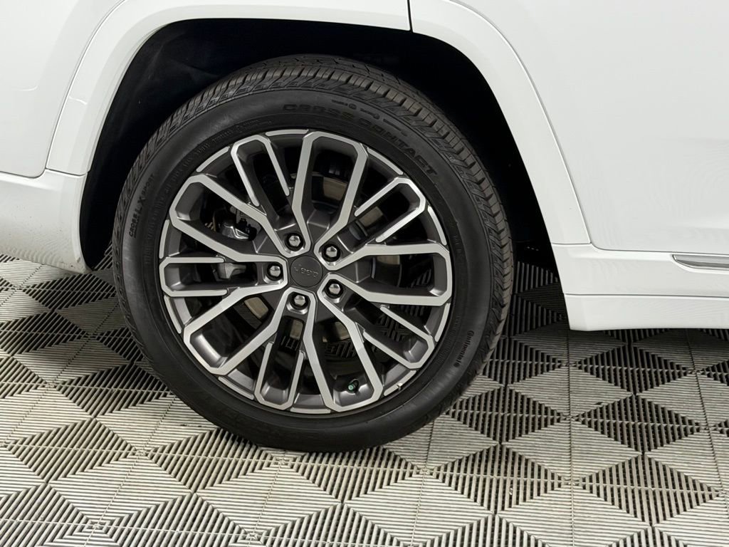 Used 2025 Jeep Grand Cherokee L Summit AWD/4WD image 8