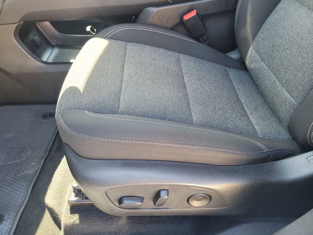 Used 2025 GMC Acadia Elevation image 17