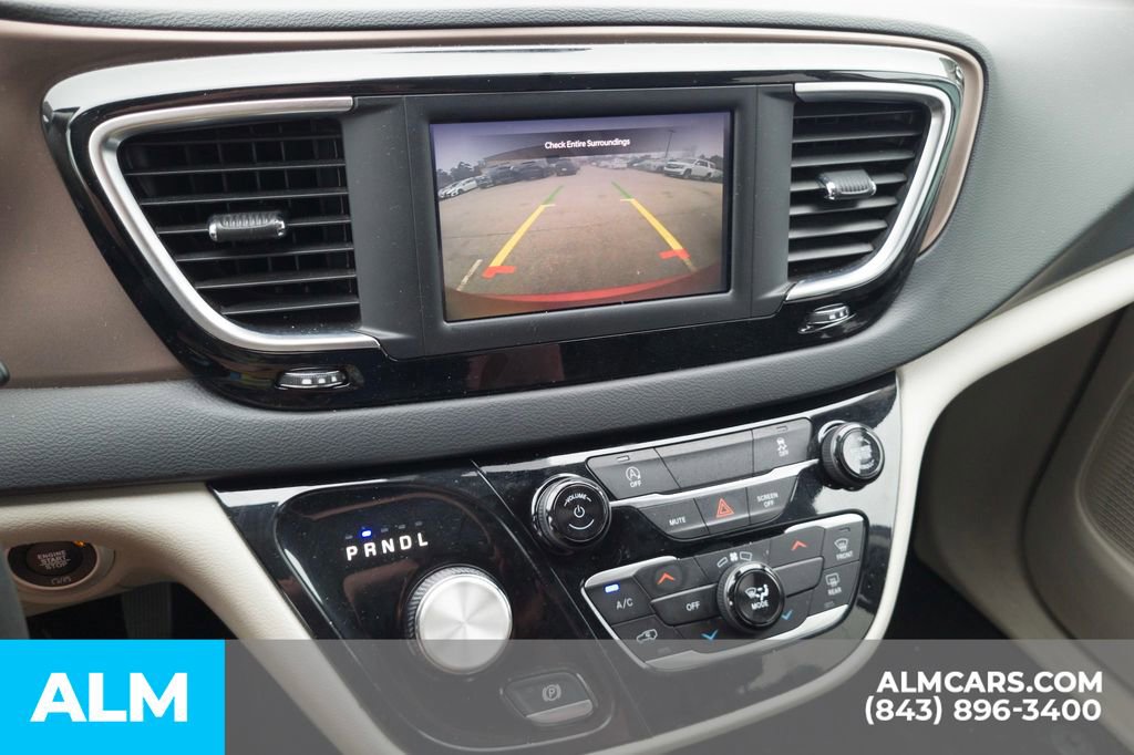 Used 2023 Chrysler Voyager LX image 8