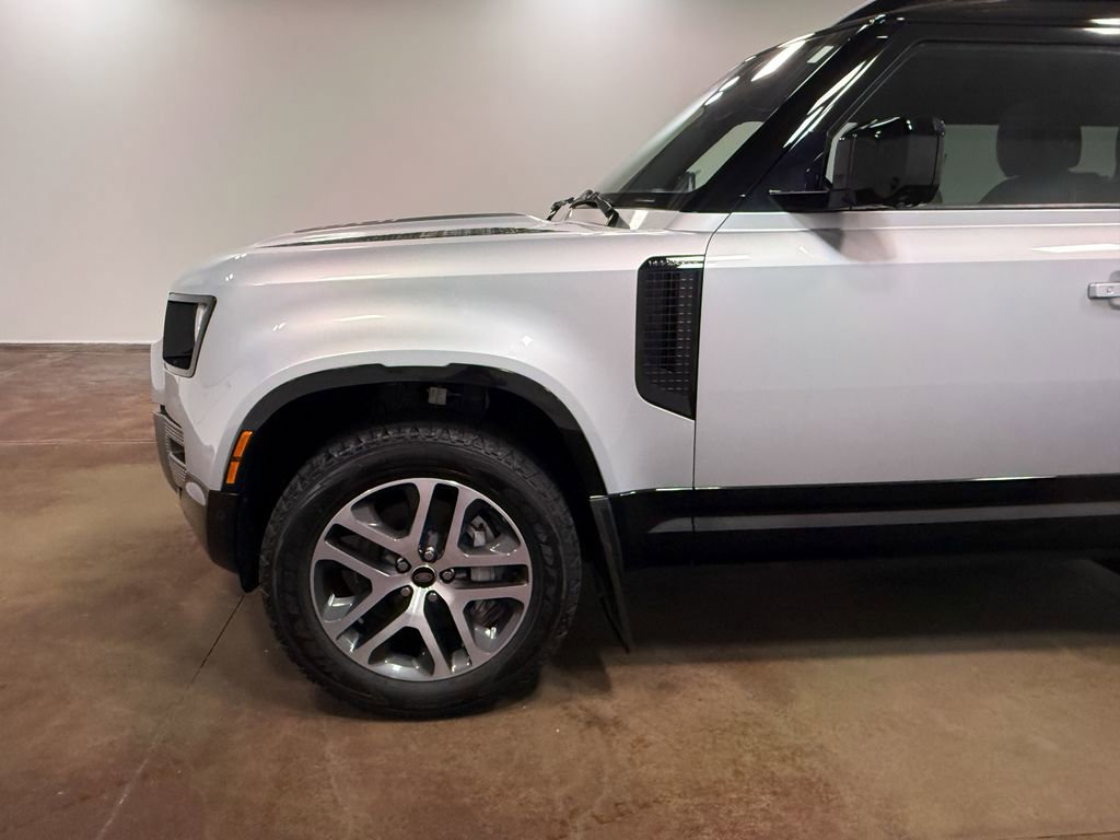 Used 2022 Land Rover Defender 90 X-Dynamic S AWD/4WD image 35