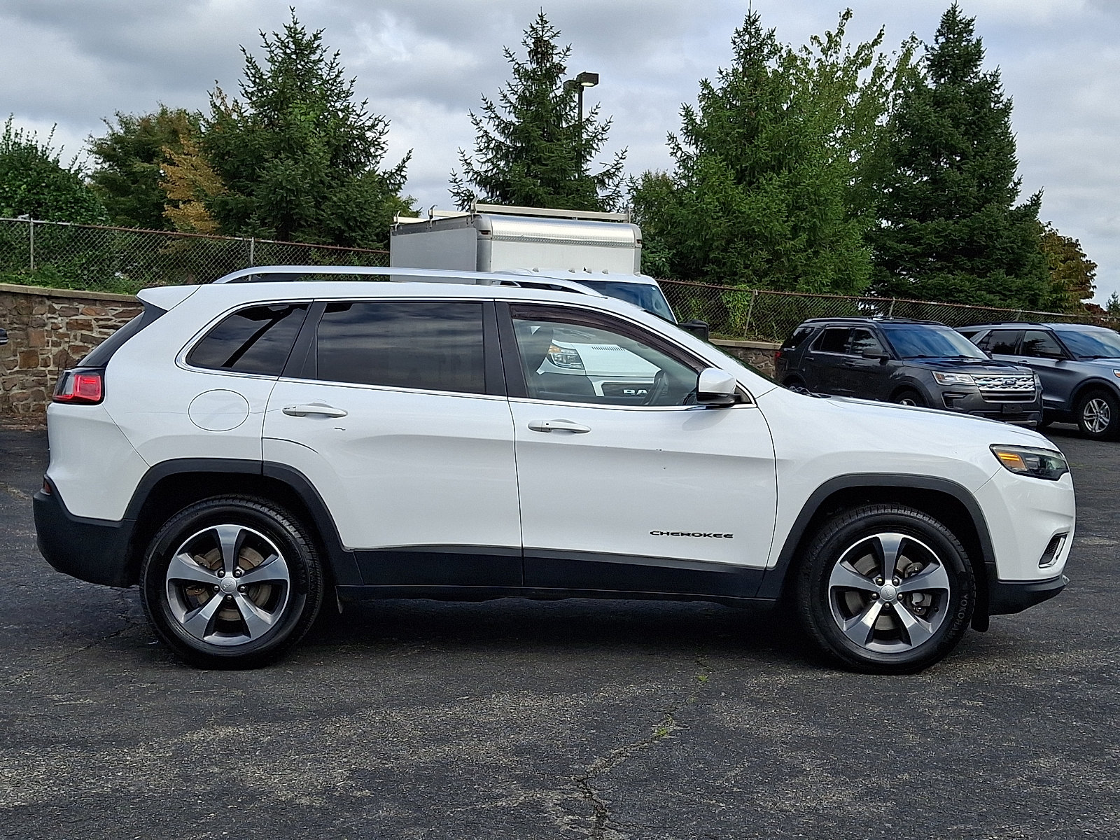 Used 2020 Jeep Cherokee Limited AWD/4WD image 7