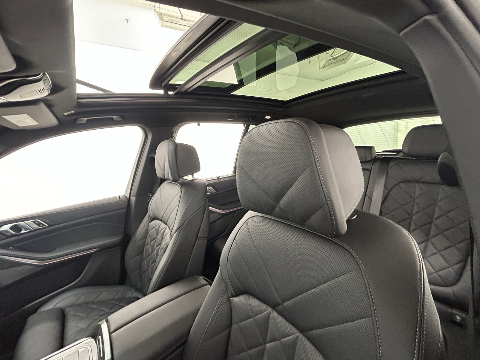 Used 2025 BMW X5 M60i image 28