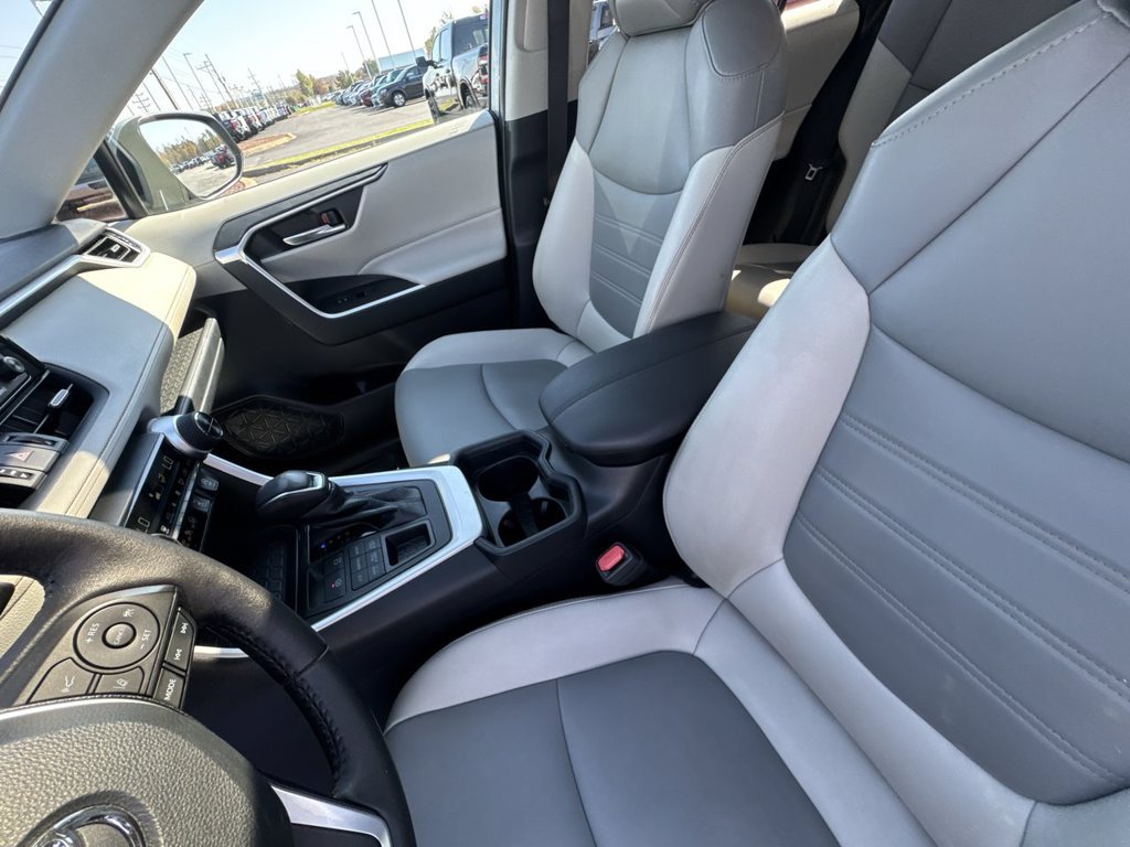 Used 2021 Toyota RAV4 XLE Premium AWD/4WD image 27