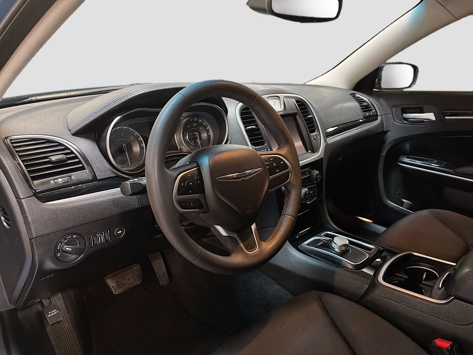 Used 2023 Chrysler 300 Touring RWD image 9