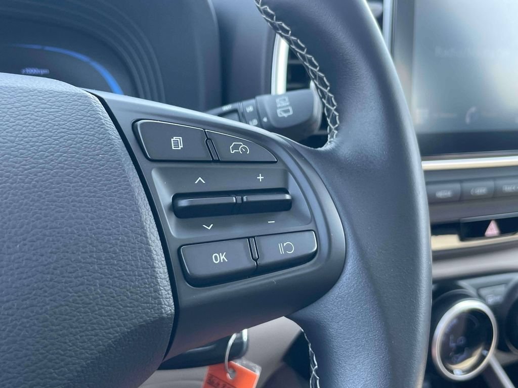 Used 2023 Hyundai Venue SEL FWD image 20