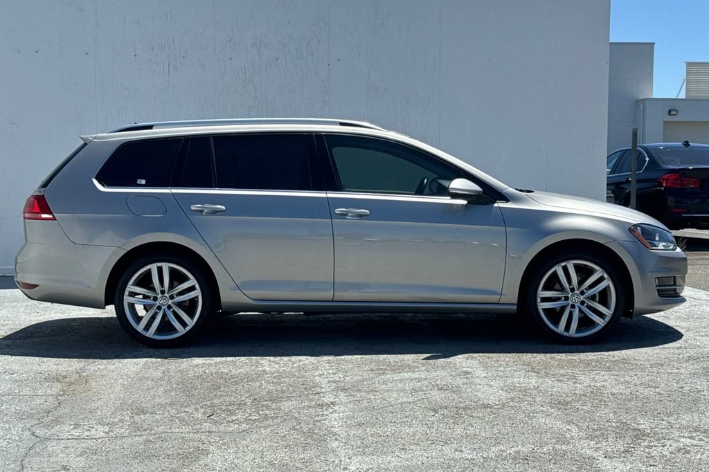 Used 2017 Volkswagen Golf SEL FWD image 2