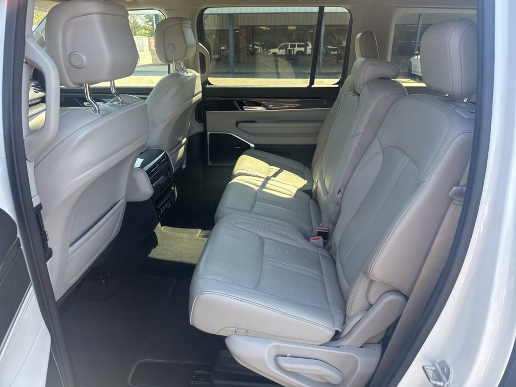 Used 2023 Jeep Wagoneer L 4WD w/ Premium Group I image 14