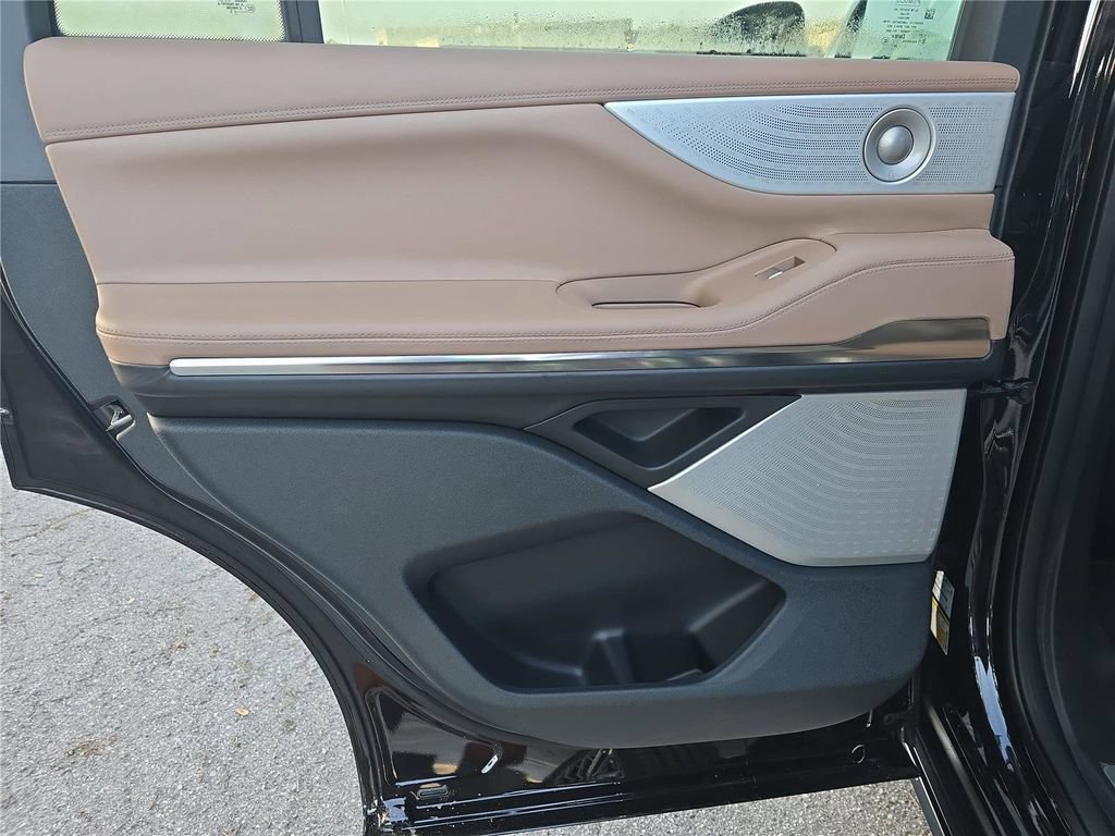 New 2026 Lincoln Navigator Black Label AWD/4WD image 14