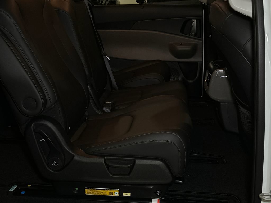 New 2026 Kia Carnival EX FWD image 14