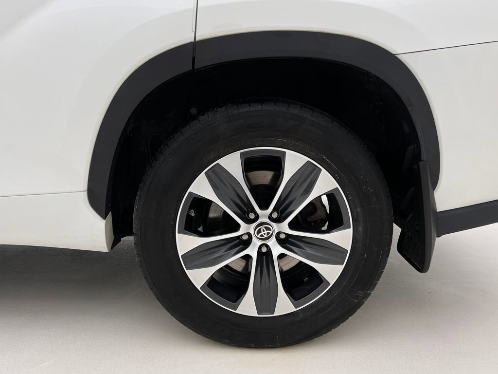 Used 2020 Toyota Highlander XLE image 23