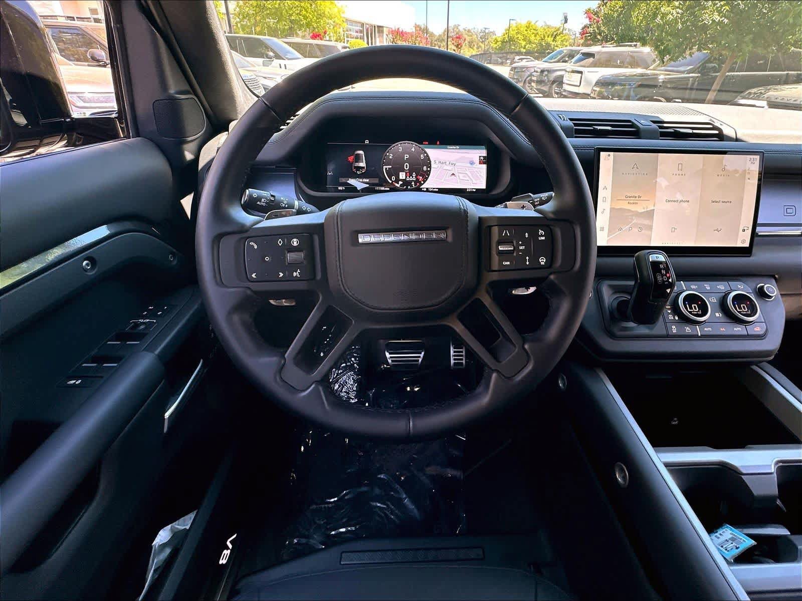 Used 2025 Land Rover Defender 130 V8 AWD/4WD image 5