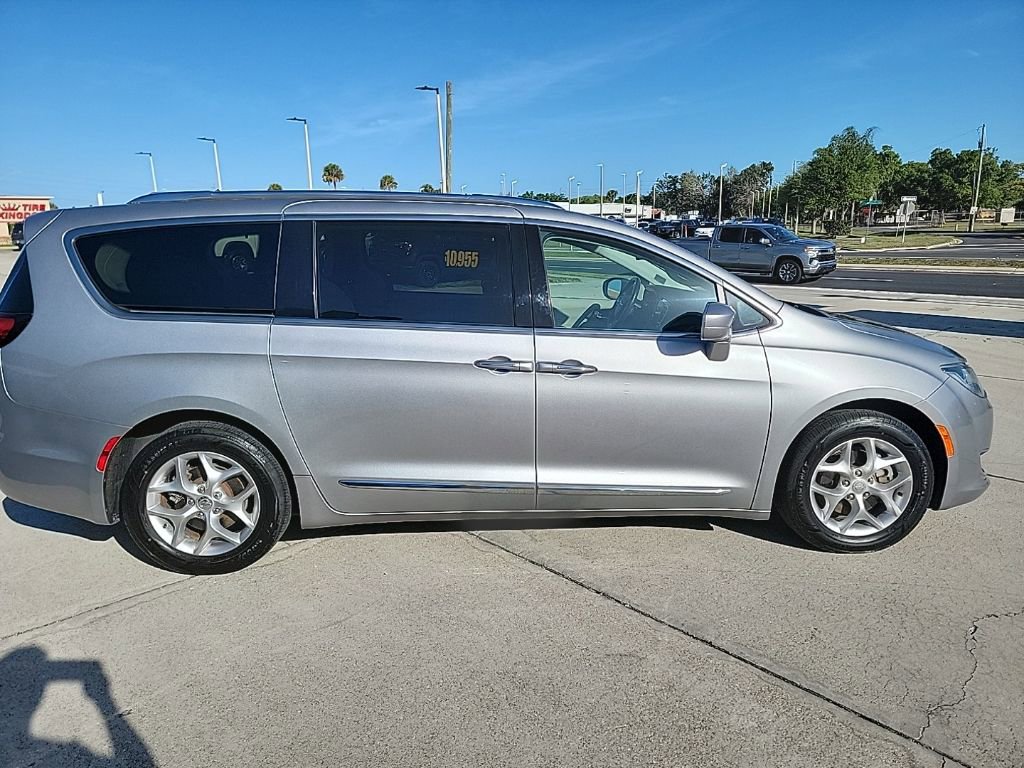 Used 2019 Chrysler Pacifica Touring-L Plus w/ Tire & Wheel Group image 6