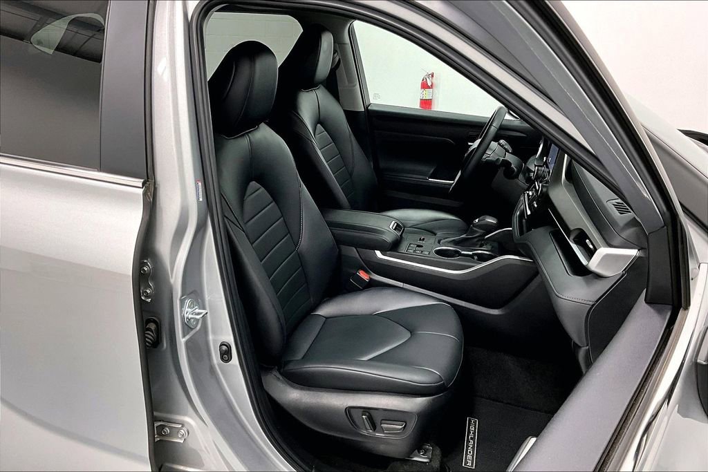 Used 2024 Toyota Highlander XLE image 10