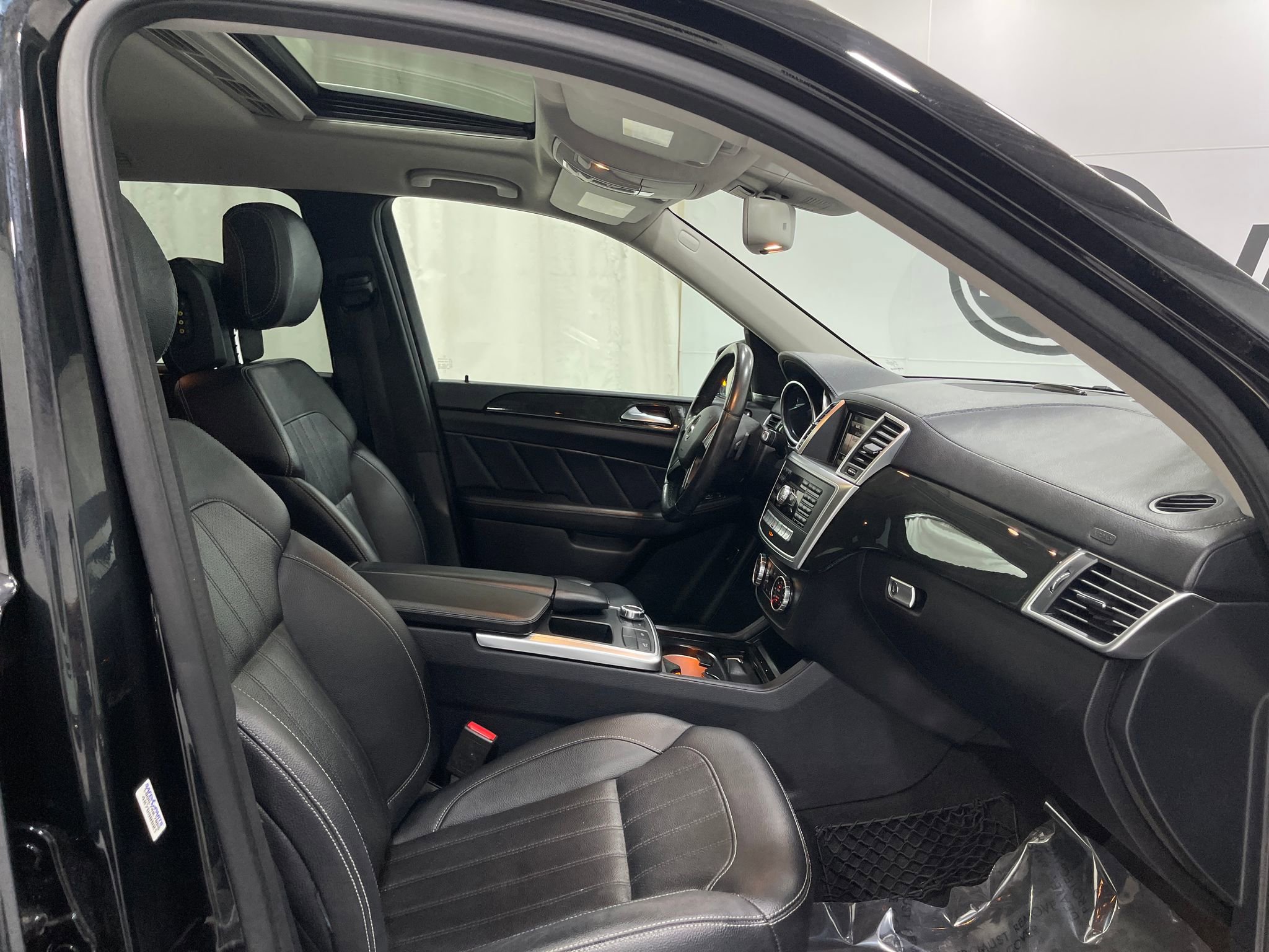 Used 2016 Mercedes-Benz GL 450 4MATIC w/ Premium I Package image 35