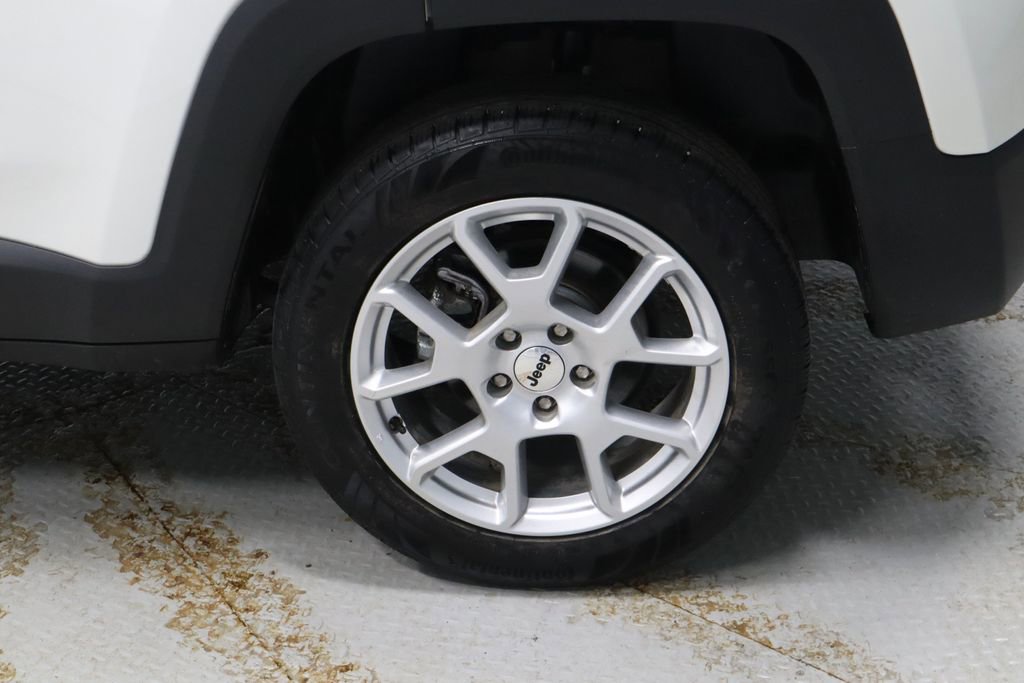 Used 2023 Jeep Renegade Latitude w/ Sun & Fun Group image 18