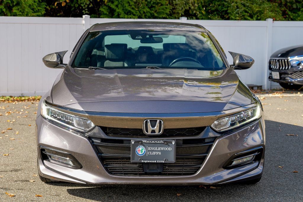 Used 2018 Honda Accord Sport image 2