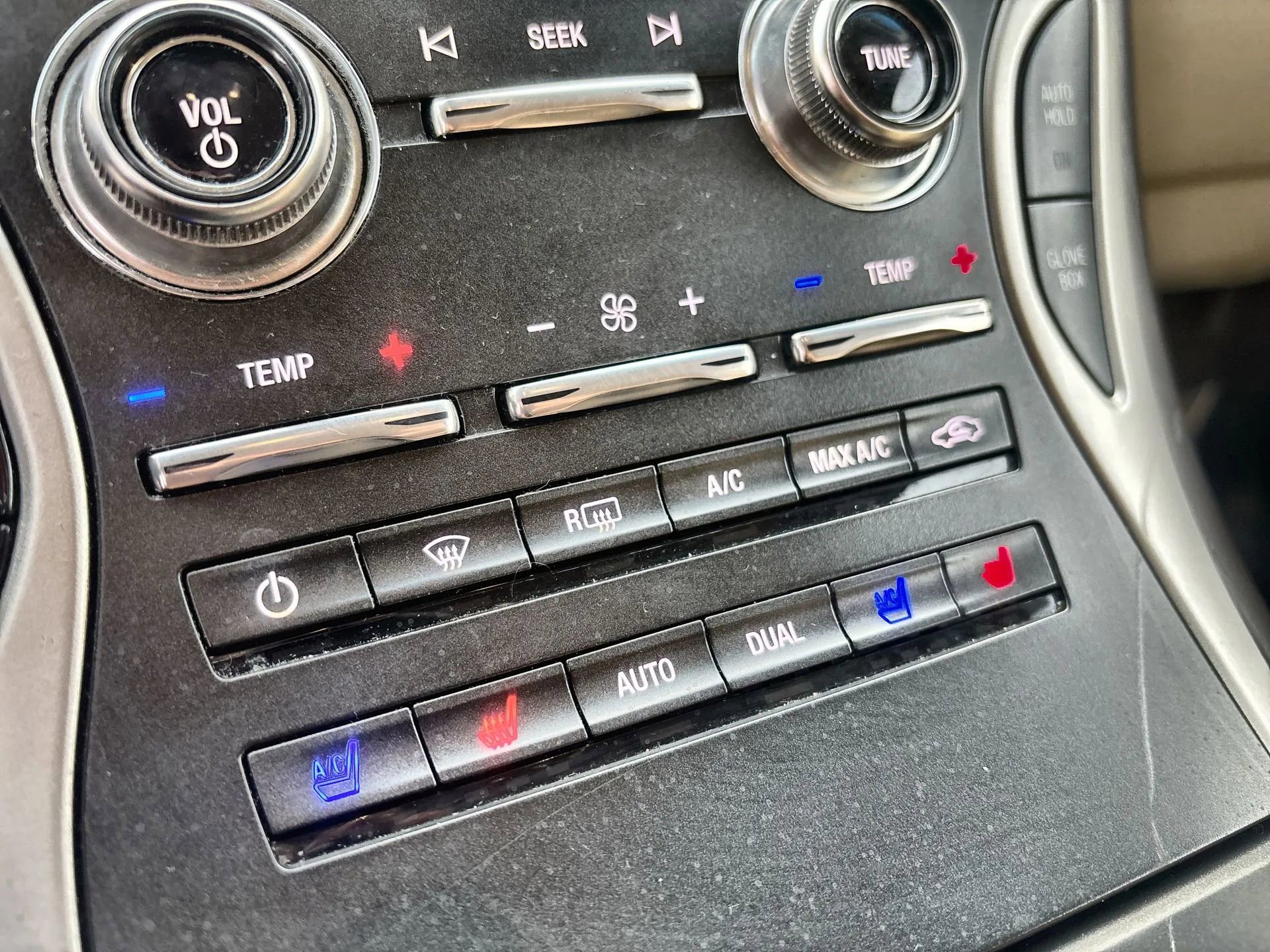 Used 2018 Lincoln MKX Reserve w/ Driver Assistance Package image 17