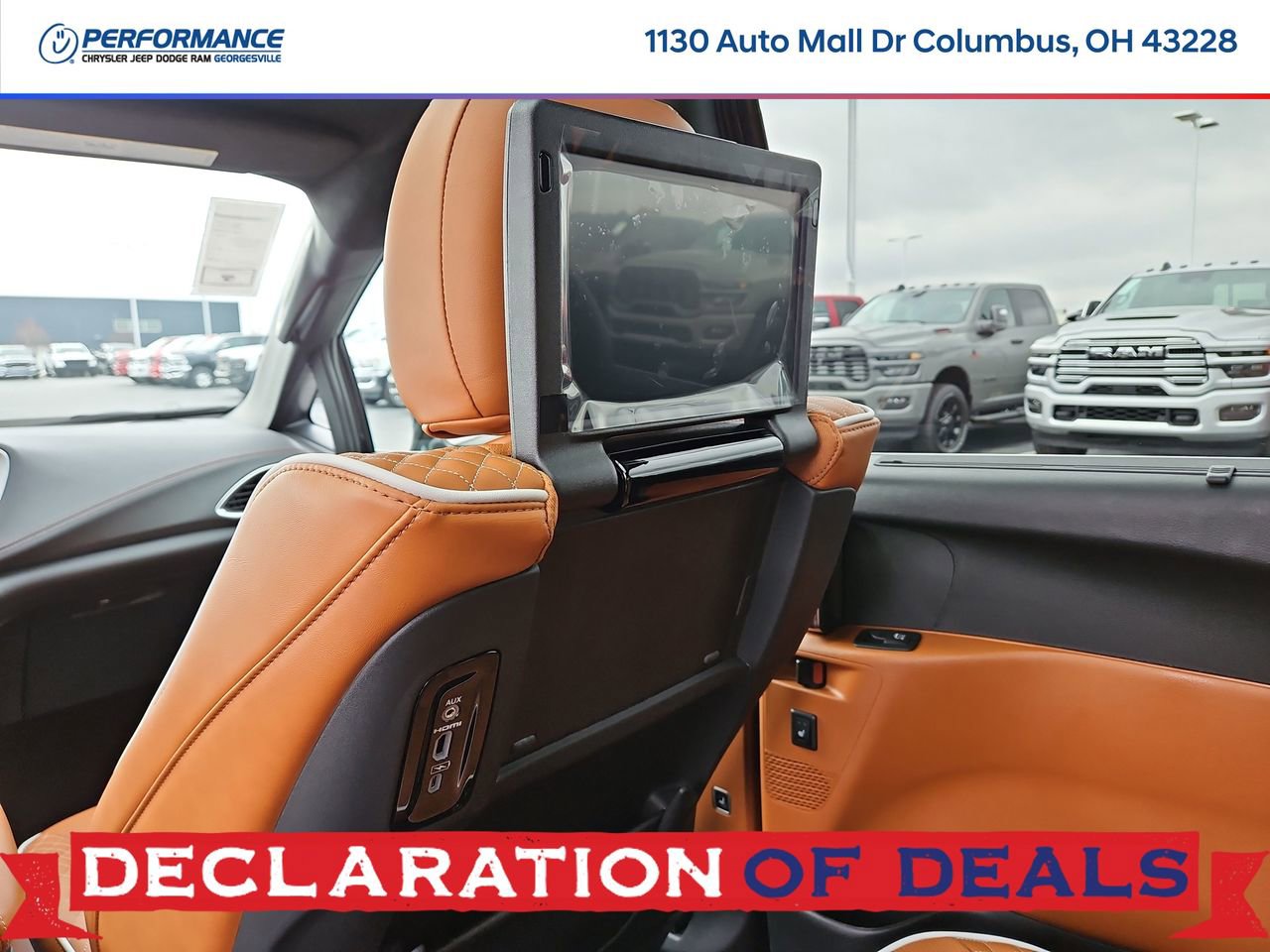 New 2026 Chrysler Pacifica Pinnacle w/ Trailer Tow Group FWD image 17