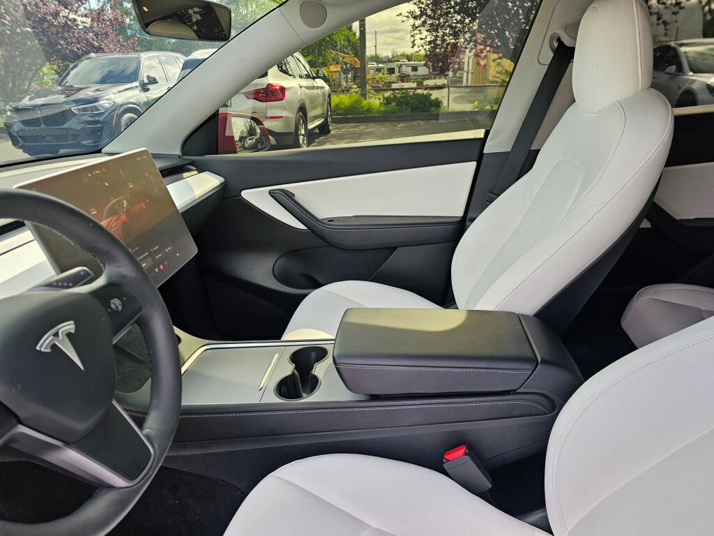 Used 2022 Tesla Model Y Performance AWD/4WD image 24