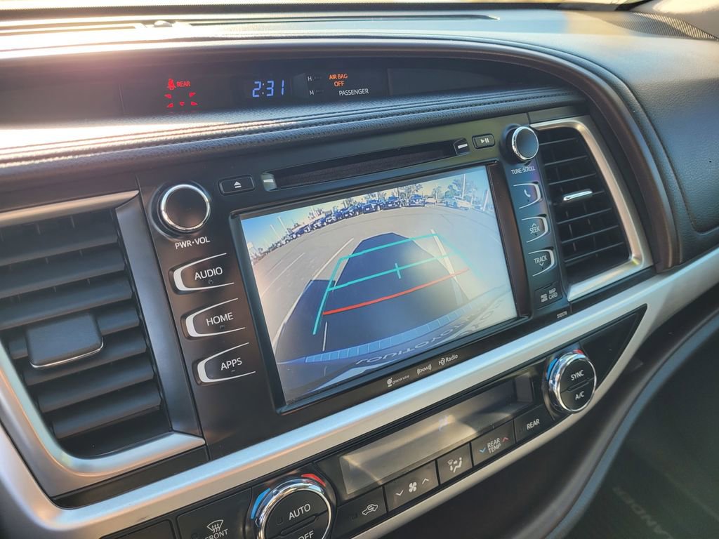 Used 2018 Toyota Highlander XLE image 16