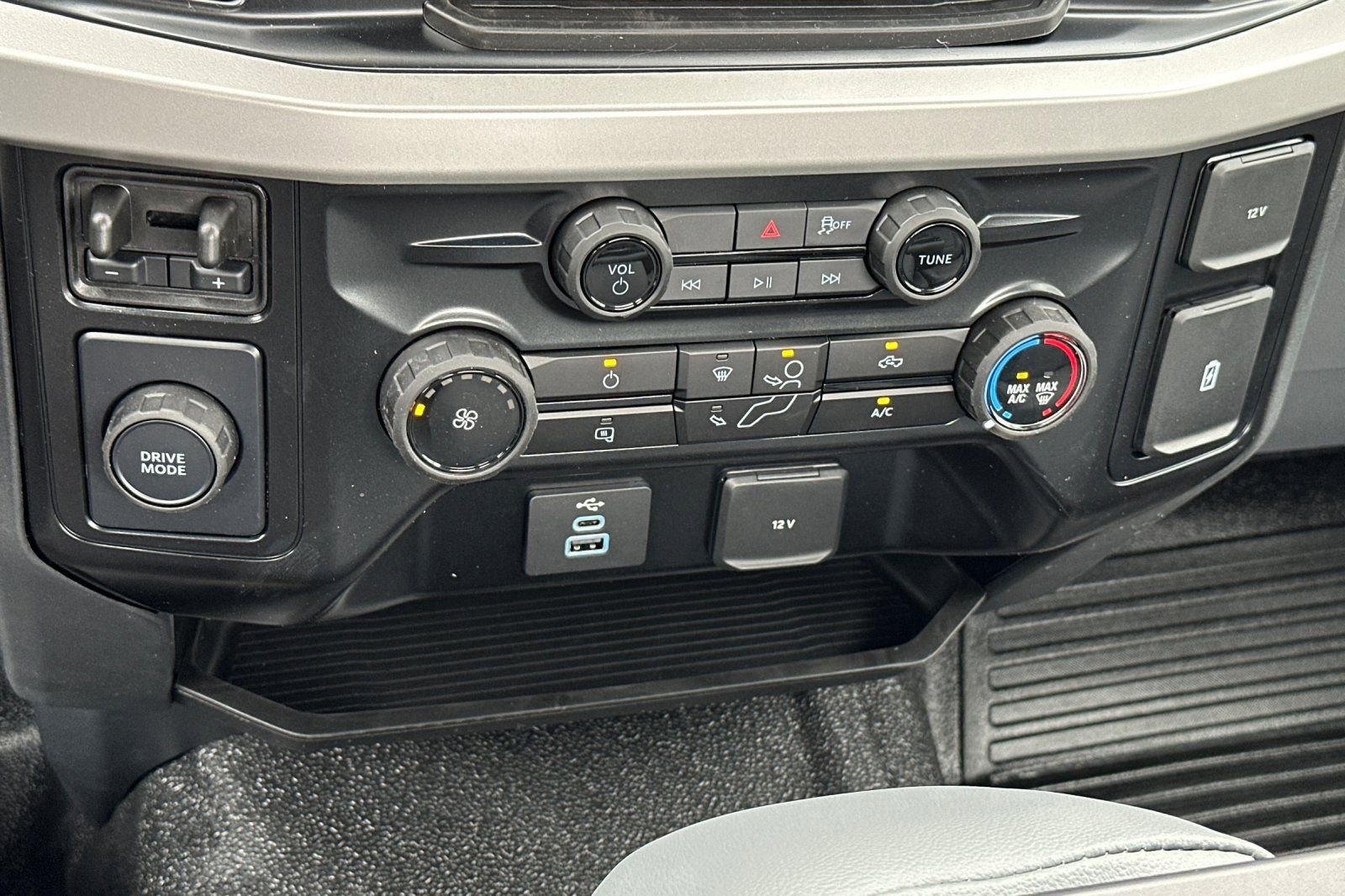 New 2025 Ford F550 2WD Regular Cab Super Duty image 11