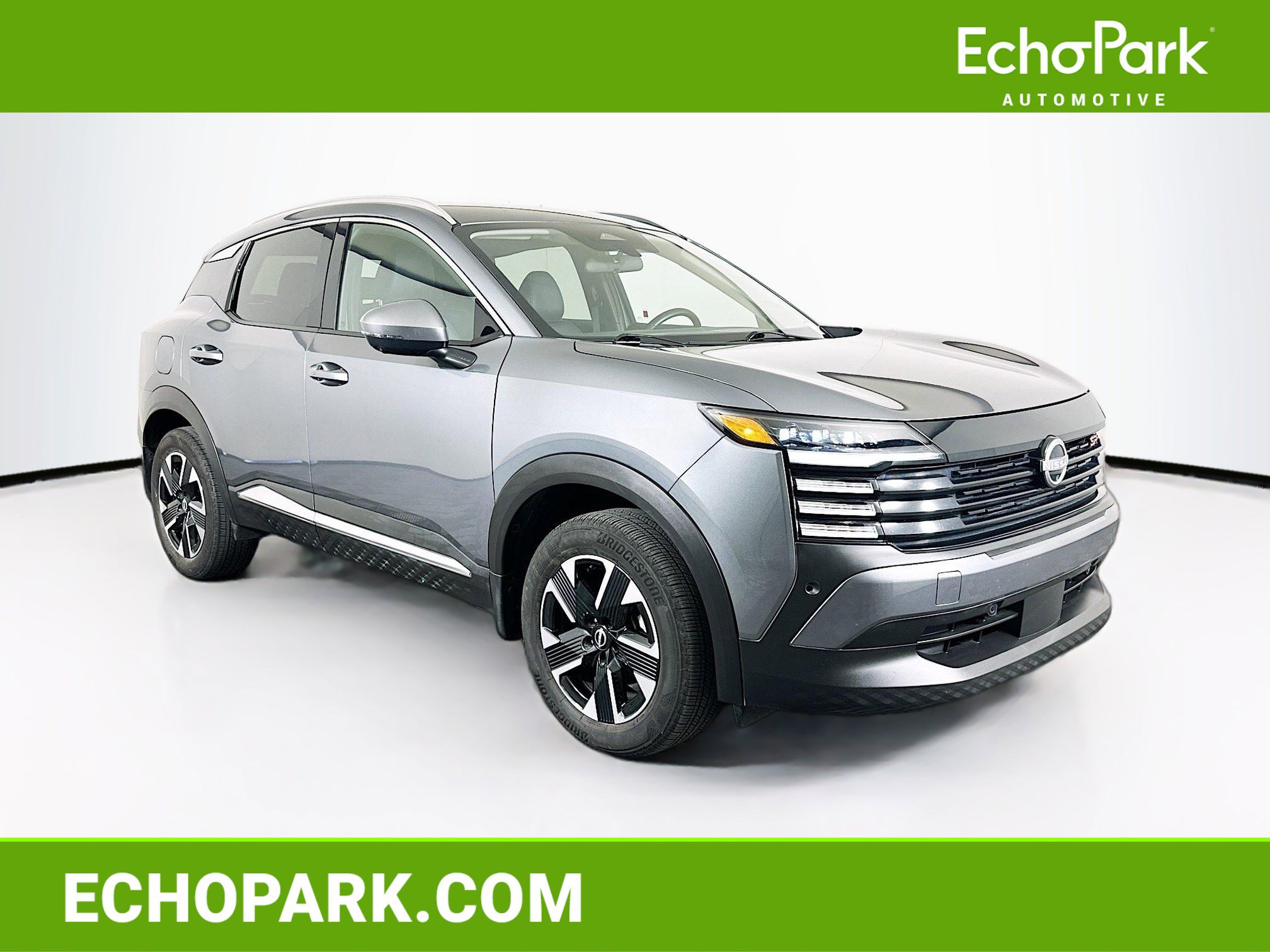 Used 2025 Nissan Kicks SR AWD/4WD image 1