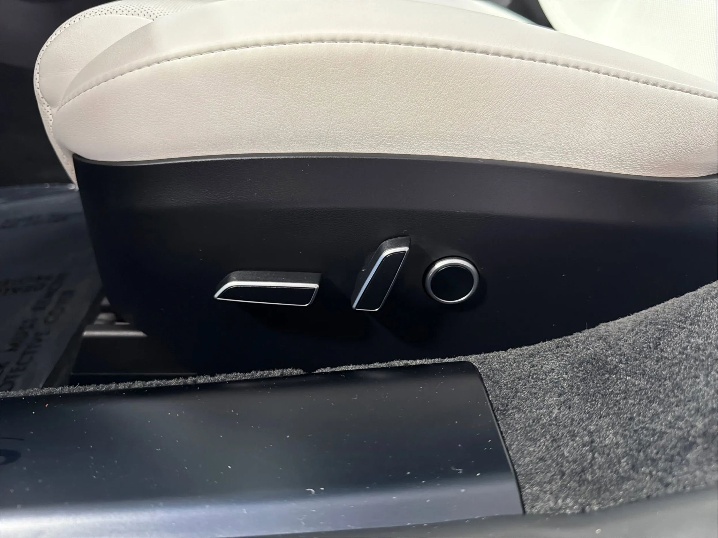 Used 2023 Tesla Model S Standard Range AWD/4WD image 16