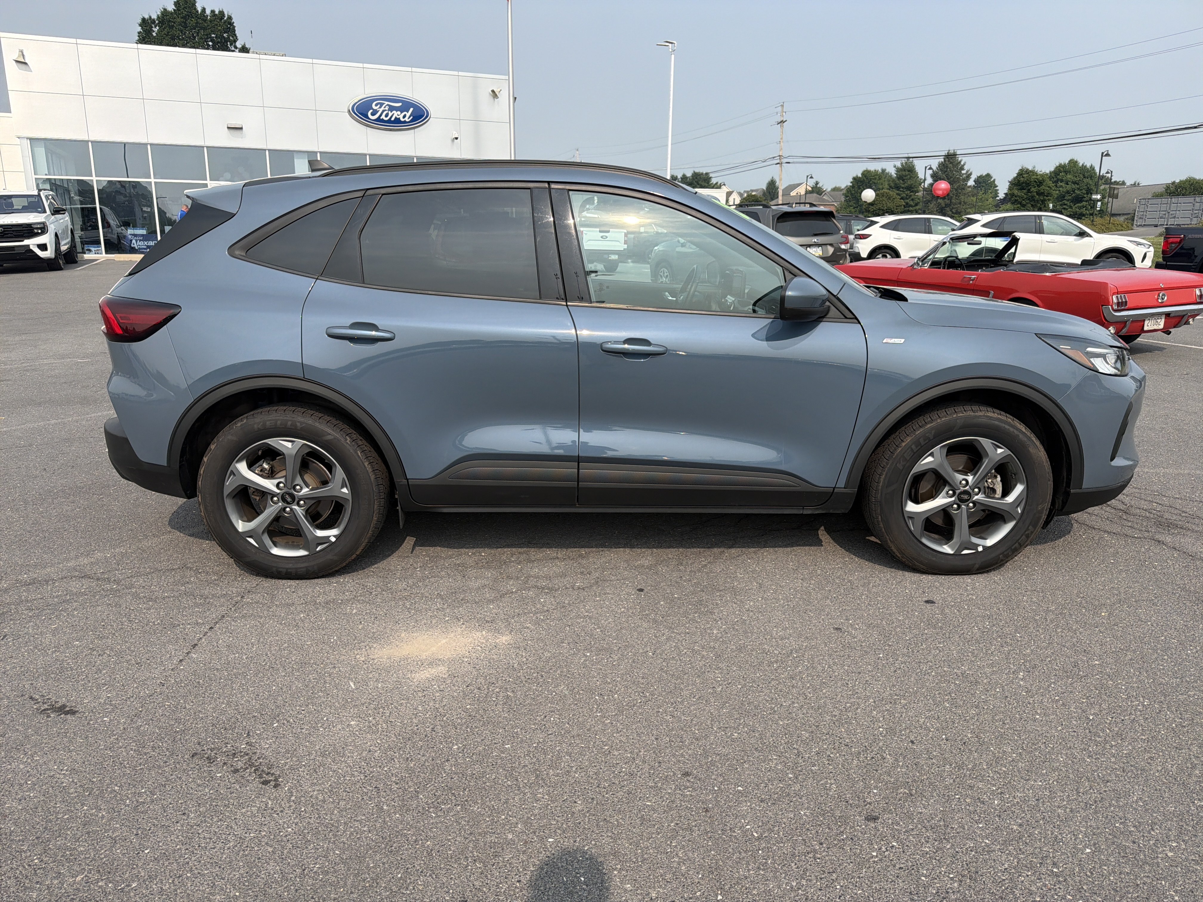 Used 2025 Ford Escape ST-Line Select AWD/4WD image 2