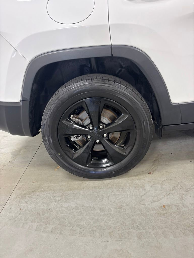 Used 2021 Jeep Cherokee Latitude Plus AWD/4WD image 33