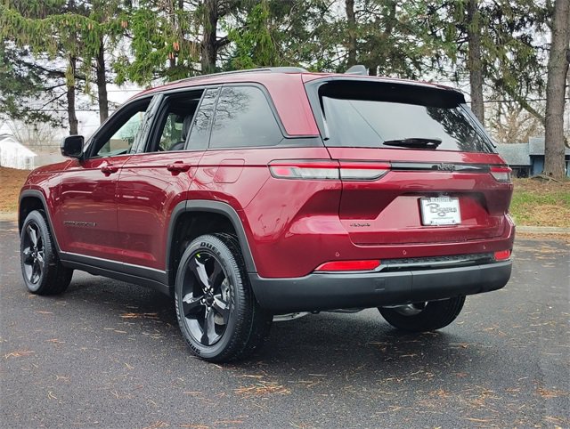 New 2025 Jeep Grand Cherokee Altitude w/ Trailer Tow Package image 8