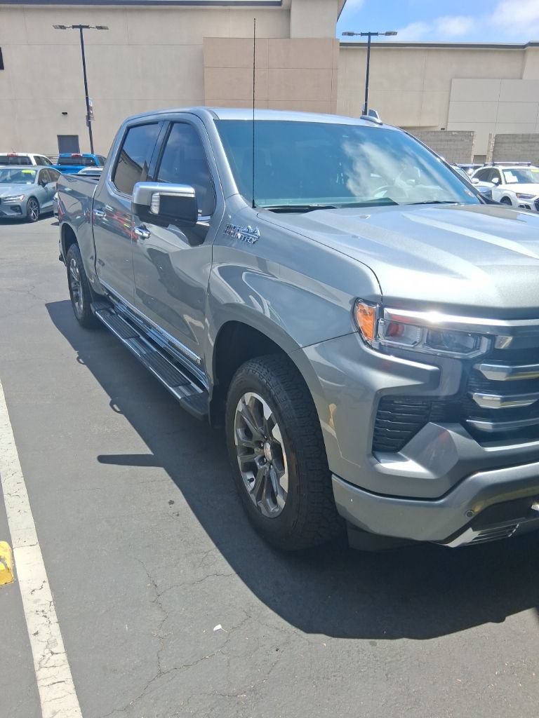 Used 2025 Chevrolet Silverado 1500 High Country w/ Technology Package AWD/4WD image 3