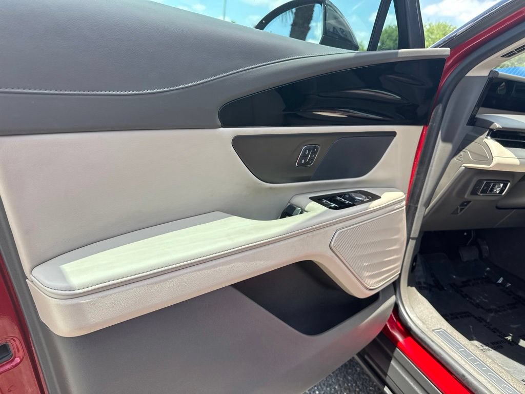 Certified 2024 Lincoln Nautilus Premier AWD/4WD image 15