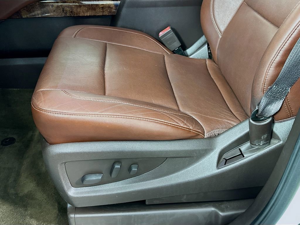 Used 2015 Chevrolet Suburban LTZ RWD image 20