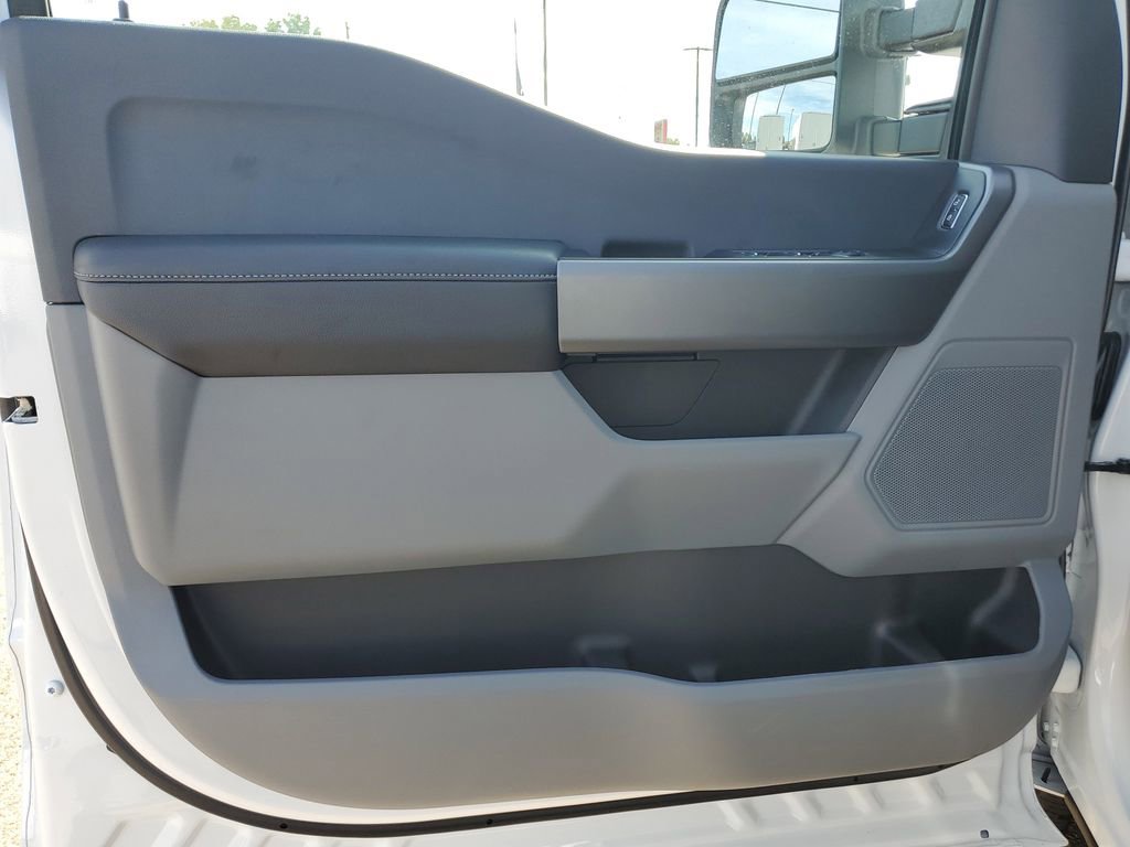 New 2026 Ford F350 4x4 Crew Cab Super Duty image 12