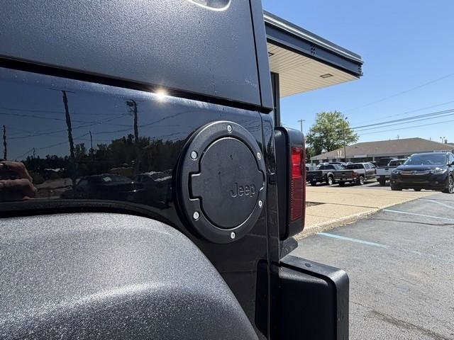 Used 2013 Jeep Wrangler Unlimited Sport w/ Connectivity Group AWD/4WD image 11
