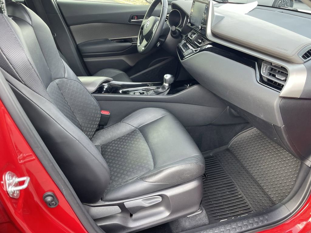 Used 2020 Toyota C-HR Limited image 31