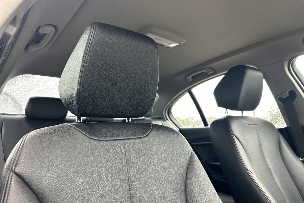 Used 2018 BMW 320i Sedan image 15