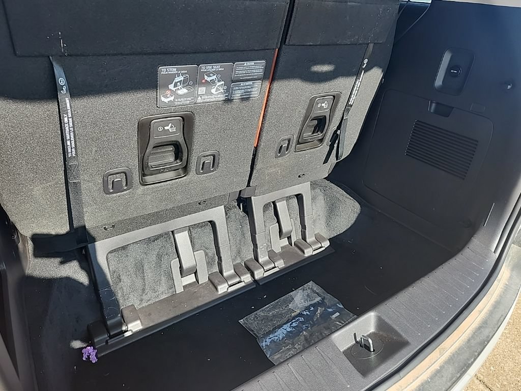 Used 2026 Kia Carnival EX FWD image 8